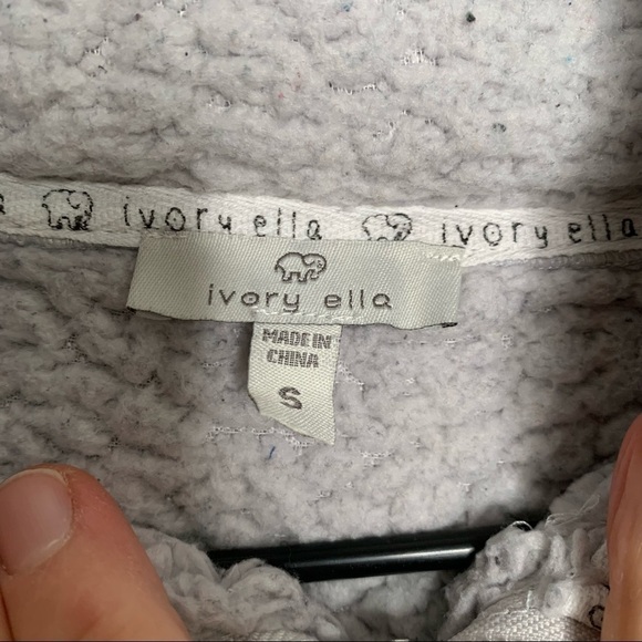 Ivory Ella Sherpa Gray Super Soft Quarter Zip Pullover, Size S - Picture 2 of 3